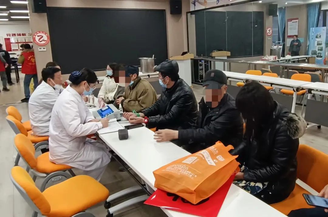 健康中国，杏林义诊：我院医生赴社区，共筑健康长城